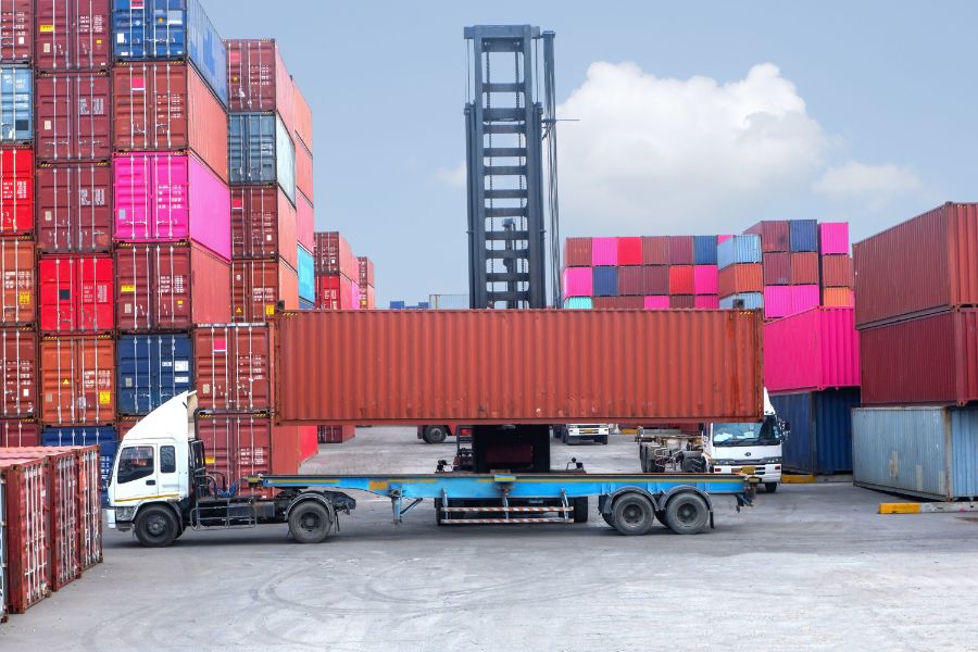 How Containers can be used to facilitate car storage and shipping
